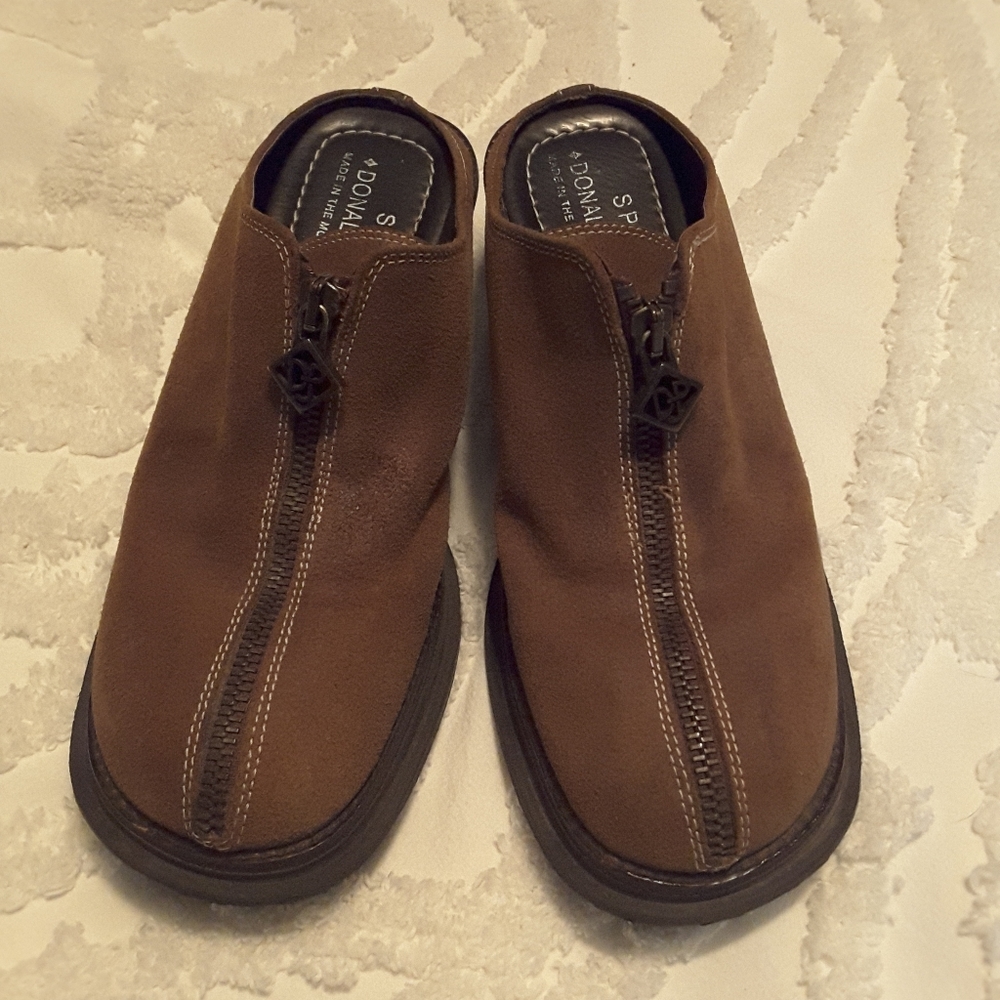 Donald J Pliner leather clogs